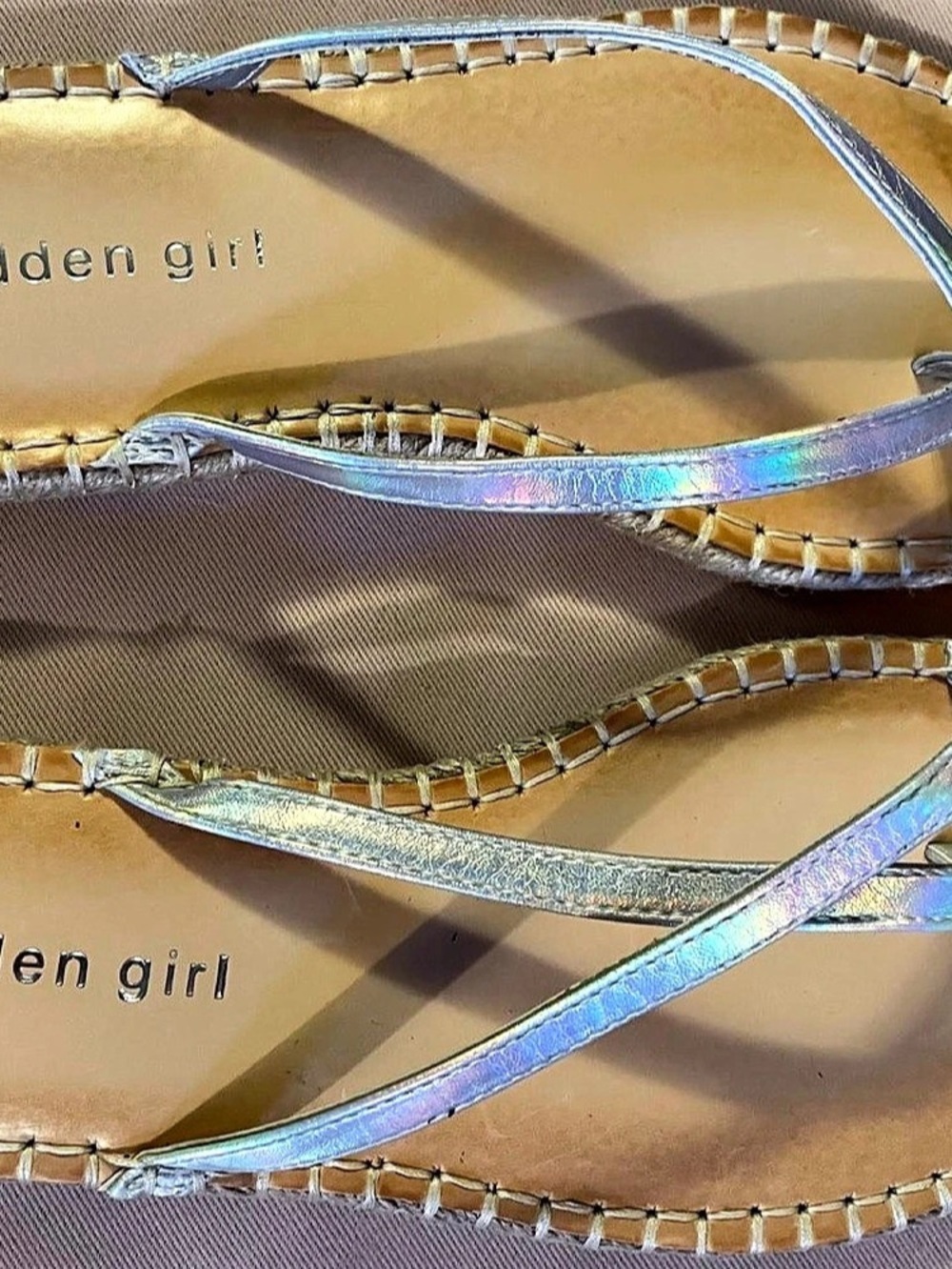 madden girl Tahiti Iridescent Flat Sandals Silver US 6.5